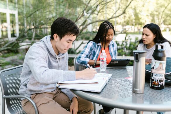'Modeling' vs. 'Modelling': Understanding the Difference | Paperpal